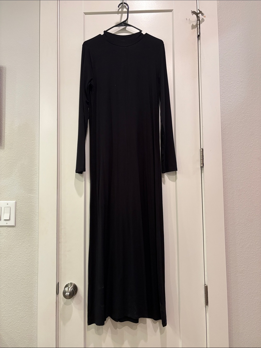 Old Navy Black Long-Sleeve Maxi Dress